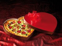 Boston%20Pizza%20Heart-shaped_Pizza.jpg
