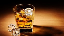 whiskey_drink_alcohol_ice_cubes_glass_table_shadow_75127_2048x1152.jpg