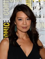 MING-NA-WEN-at-Agents-of-S.H.I.E.L.D.-Panel-at-2013-Comic-Con-in-San-Diego-3.jpg