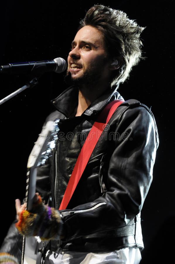 jared-leto-30-seconds-to-mars-performing.jpg