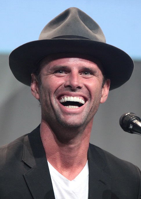 Walton_Goggins_by_Gage_Skidmore.jpg